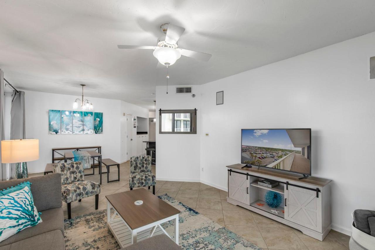 Pelican Pointe 506 By Collection *